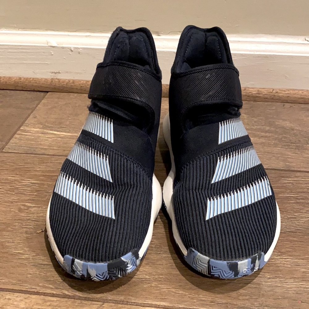 Adidas sneakers kids 6 1/2. Dark blue sky blue